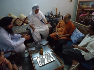 [File Photo] - Arvind Kejriwal and others with Sikh Genocide 1984 survivor Bibi Jagdish Kaur 