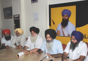 Dal Khalsa leaders addressing the media persons