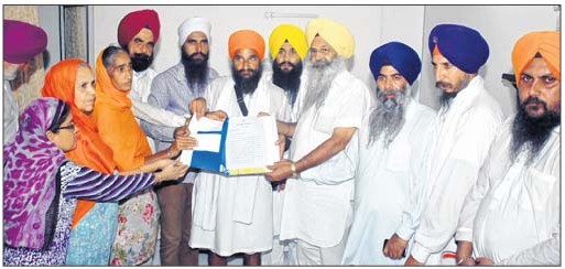 Gurbaksh Singh Khalsa submits memorandum at Akal Takht [August 17, 2014]