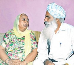 Victim Avtar Singh Gola's mother Charanjeet Kaur (L) and father Amrik Singh (R)