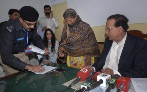A police official takes the thumb print of a Pakistani Christian woman who has been sentenced to death for blasphemy