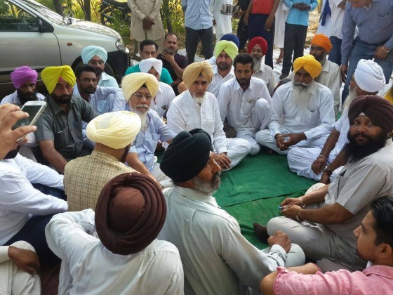 Harinder Singh Khalsa and Sucha Singh Chhotepur with victims family