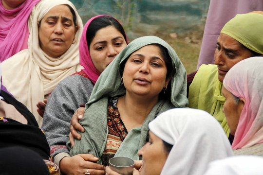 Relatives of one of the youth killed on the outskirts of Srinagar city in firing by Indian Army | Photo by Faisal Khan