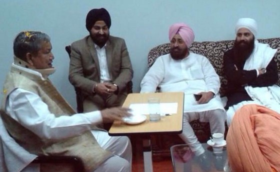 Baba Baljit Singh Daduwal and meets Uttrakhand Chief Minister Harish Rawat on Saturday (Nov. 29)
