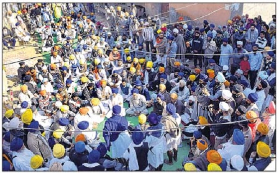 Sikhs gather at village Jodhpur (Tarn Taran) [December 02, 2014]