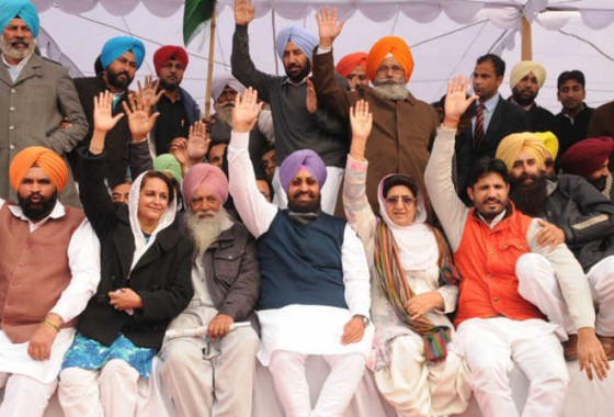 Congress leaders PS Bajwa, Rajinder Kaur Bhattal and Amrinder Raja Warring at the party rally in Muktsar on Jan. 14