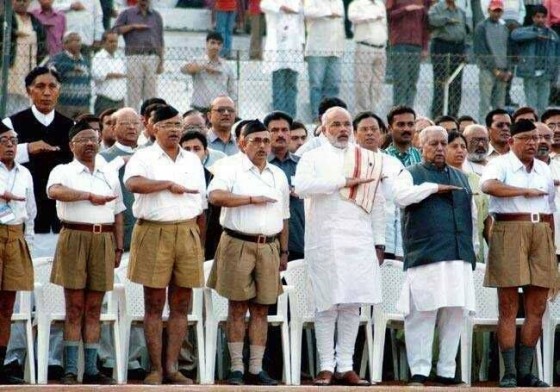 Indian PM Narendra Modi posing with other RSS leaders