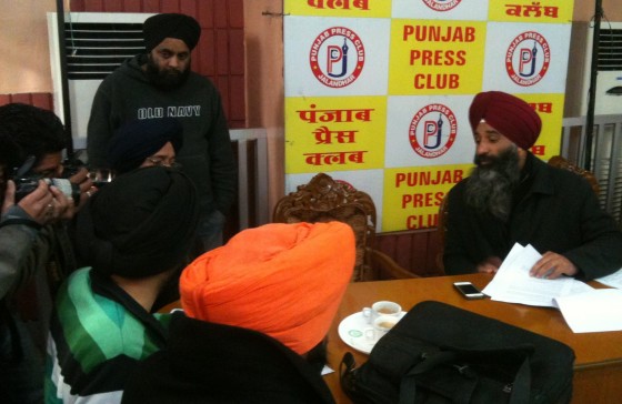 Advocate Jaspal Singh Manjhpur answering questions posed by journalists at Punjab Press Club, Jalandhar [January 11, 2015]