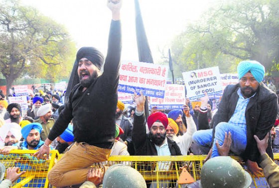 Sikh activists protest against MSG in New Delhi (Jan. 16, 2015)