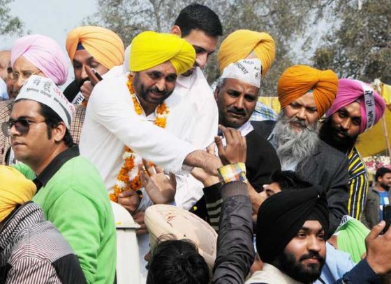 Bhagwant Mann, AAP MP, during a roadshow in Amritsar on Feb 17