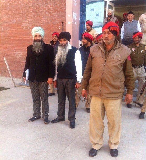 Harminder Singh Mintoo (in police custody) with Advocate Jaspal Singh Manjhpur during a court appearance a Gurdaspur (Feb. 09, 2015)