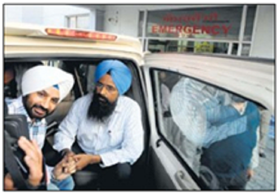 Journalist Surinder Singh (L) and Ravinder Pal Singh (R) in police custody