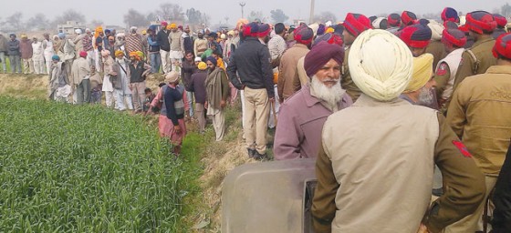 Police forces Sikh Sangat to end religious Samagam at Pakka village near Faridkot