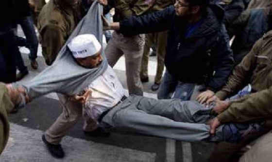 Arvind Kejriwal being dragged by police [ A file photo used for representational purpose]