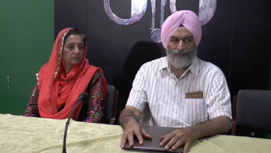 Bibi Sarvinder Kaur (L) and S. Gurtej Singh IAS