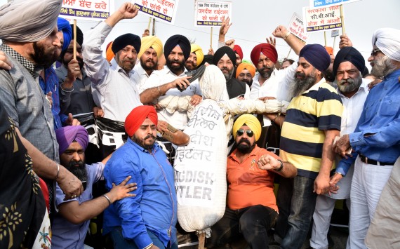 DSGMC stages protest against CBI for clean chit to Jagdish Tytler