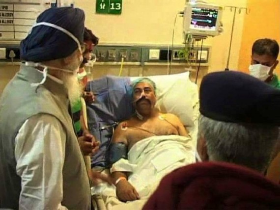Parkash Singh Badal and Sumedh Saini visits  Harminder Soni at Amritsar Hospital
