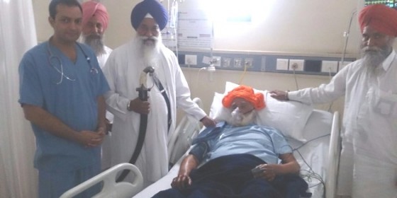 Giani Gurbachan Singh with Bapu Tarlok Singh in Hospital [File Photo - April 2015]