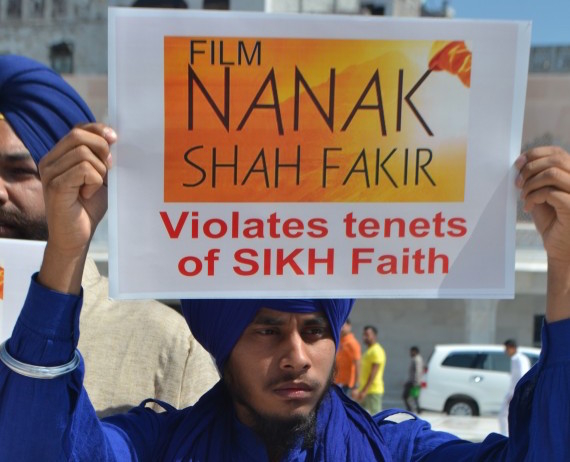 Jatha Neelian Faujan protest against Nanak Shah Fakir movie