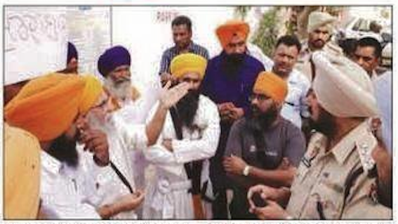 Baba Ajit Singh and others talking to the concern police officials