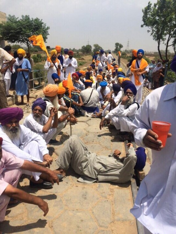 Sikh activists block railway tracks