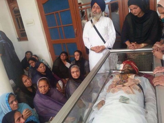 Family members of Shaheed Jashmeet Singh with his dead body