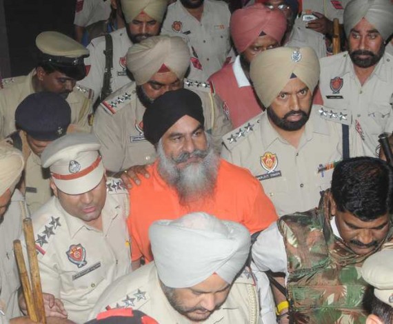 Sikh Political prisoner Gurdeep Singh Khera escorted by police on his arrival at Amritsar. He is now lodged at Amritsar Jail