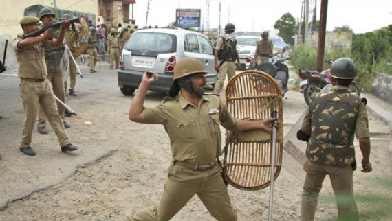 Police throw stones at protesters in Jammu