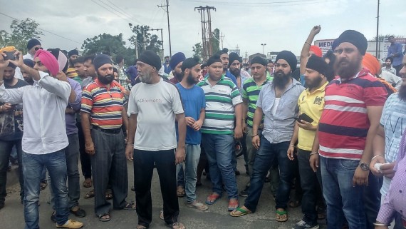 Sikhs protest against removal of posters of Sant Jarnail Singh Bhindranwale by Jammu Police