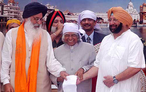 Parkash Singh Badal (L) and Amarjinder Singh (R) with APJ Abdul Kalam (C) [FIle Photo]