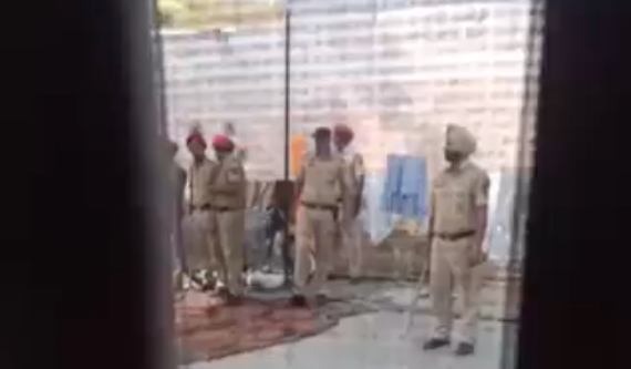 Police enters Bapu Surat Singh's house [July 20, 2015]