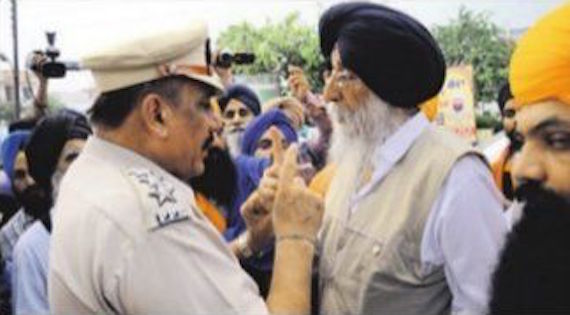 Simranjeet Singh Mann face to face with a police officer outside DMC Ludhiana