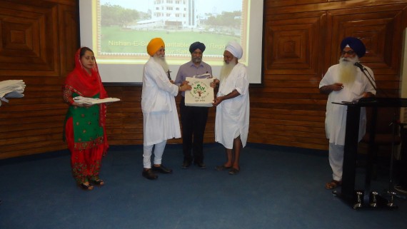 Baba Sewa Singh (R) and former Jathedar Giani Joginder Singh (L) presenting a momento to Dr. Jasdev Singh Rai (C)
