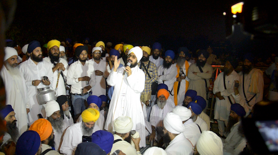Bhai Ranjit Singh Dhadrianwale addressing the gathering of Sikh pracharaks