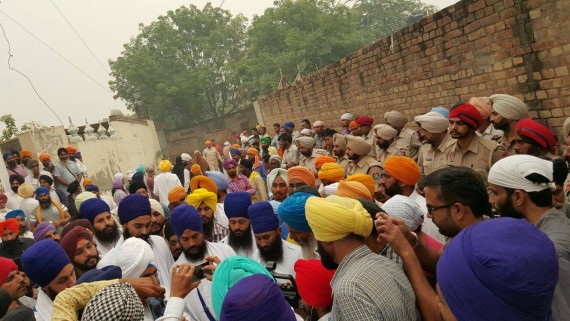 Sikh sangat outraged after incident of Beadbi at Malke vilalge