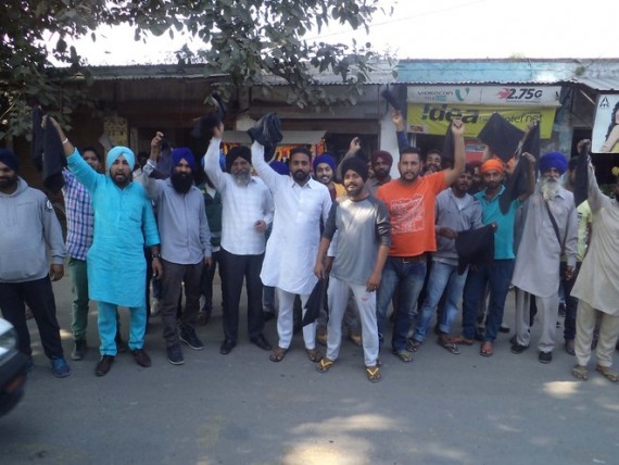 Several villagers showed black flags to some Akali leaders of Jagraon constituency at Galib Kalan village