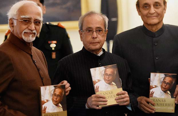 Indian President Pranab Mukherjee with Vice President Hamid Ansari and Senior Congress leader Karan Singh during the release of his memoir “The Turbulent Years: 1980-96” 