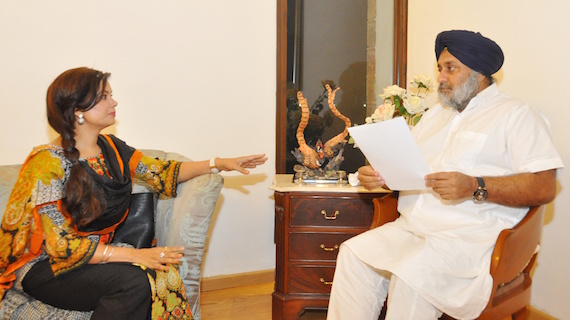 Satinder Satti Meets Sukhbir Badal | Photo: DCMO, Pb.