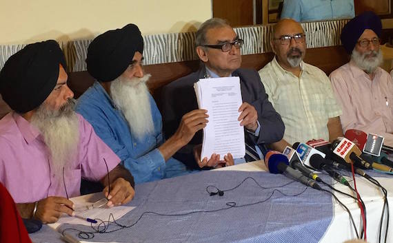 L to R: Kanwar Pal Singh, Advo. Harpal Singh Cheema, J. Markandey Katju, Shashi Kant and Advo. Amar Singh Chahal releasing report of People's Commission headed by Justice Markandey Katju [File Photo]