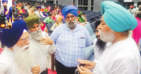 Prof. Sukhdial Singh (R) and Kirpal Singh Badungar (L) | Photo: Punjabi Tribune