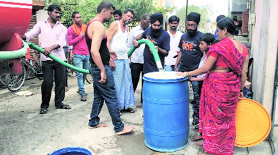 Khalsa Aid provides water in Latur