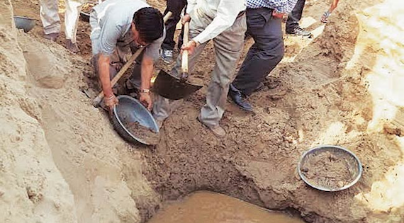 Water was found while digging along the dry river bed at Yamunanagar (2016)