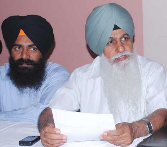 Former Dal Khalsa president Harcharanjeet Singh Dhammi (R) [File Photo]