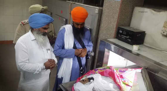 Sikh activist Sukhjeet Singh Khosa with dead body of Bhai Joga Singh Khalistani