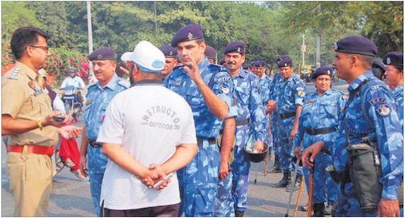 RAF officials interacting with Punjab police officials before taking out flag march in Punjab's border districts with Haryana | Nov. 13, 2016