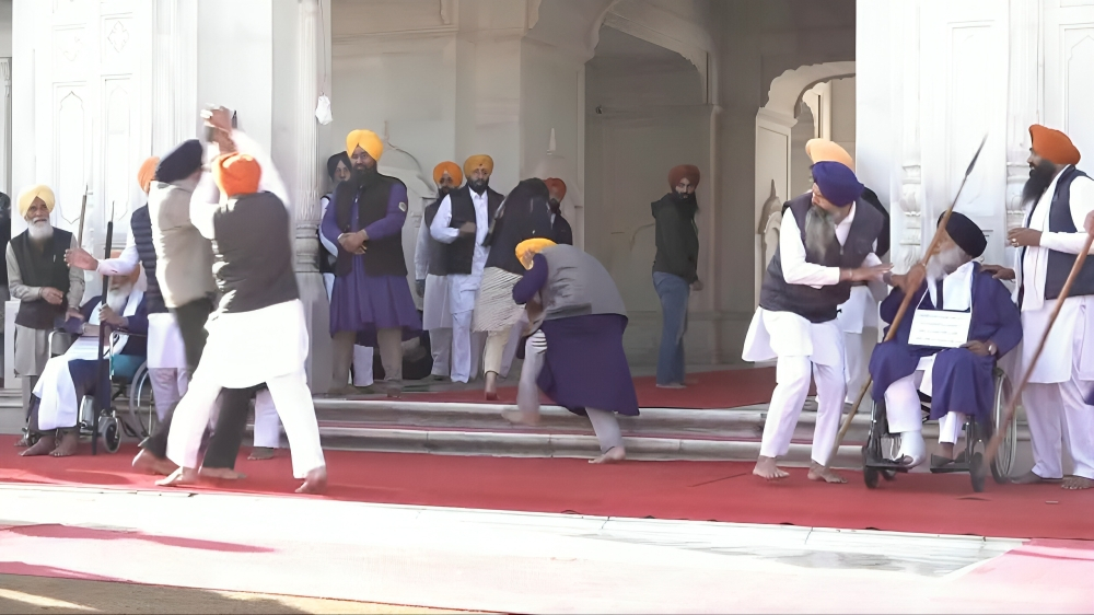 Sukhbir Singh Badal attacked in Amritsar