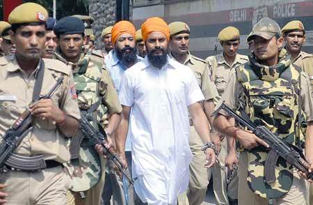 Bhai Jagtar Singh Hawara and Bhai Paramjeet Singh Bheora being brought for court appearance under tight security [File Photo]