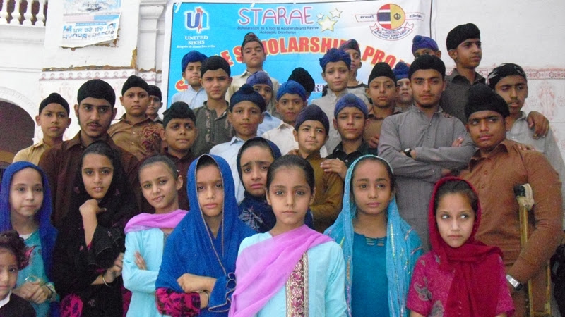 Group photo of STARAE scholars in Peshawar